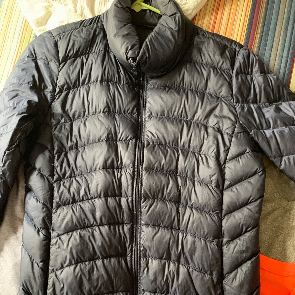 UNIQLO black puffer